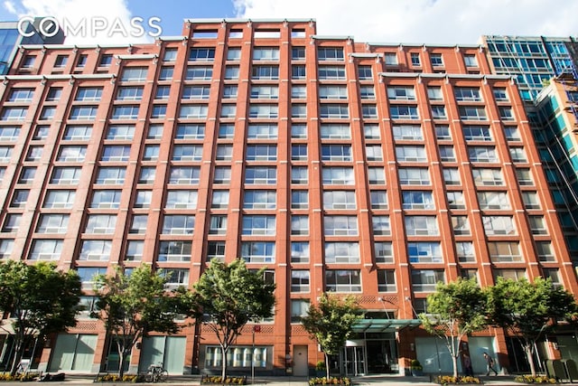 view of apartment building / complex