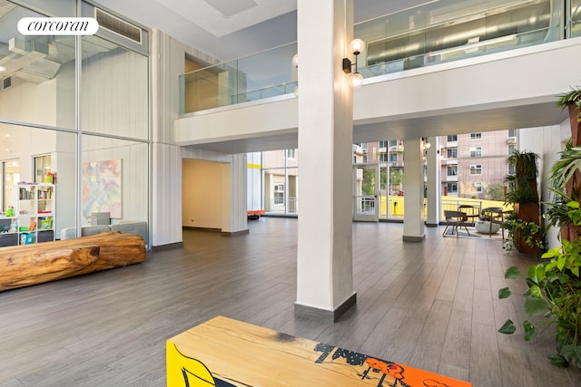 575 Main St Unit 903, New York City, NY 10044 - lobby with a towering ceiling