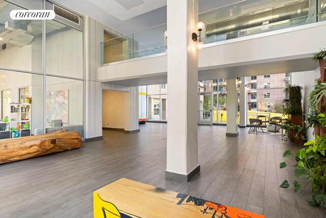 575 Main St Unit 903, New York City, NY 10044 - lobby with a towering ceiling