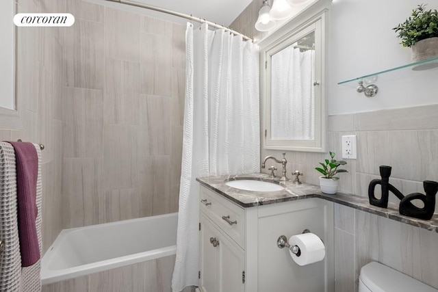 full bath with toilet, vanity, and shower / bath combo with shower curtain