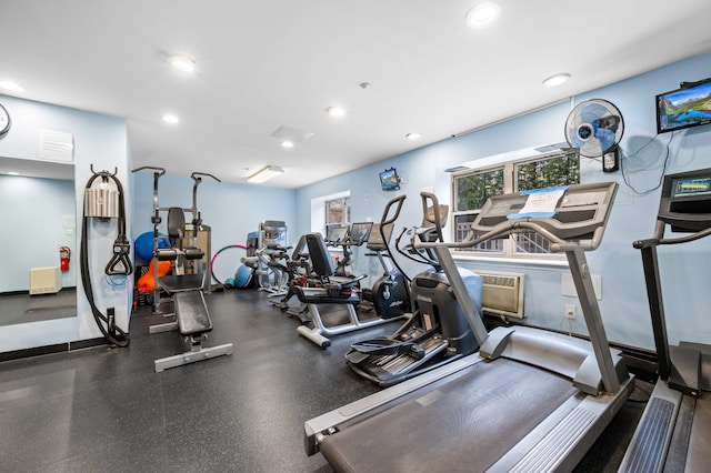 gym featuring recessed lighting