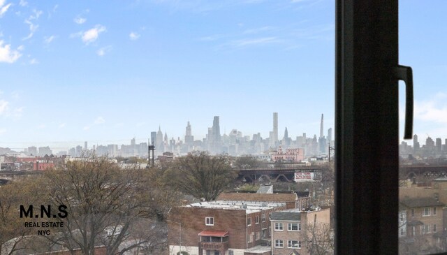 22-54 46th St Unit 704, New York City, NY 11105 - skyline view