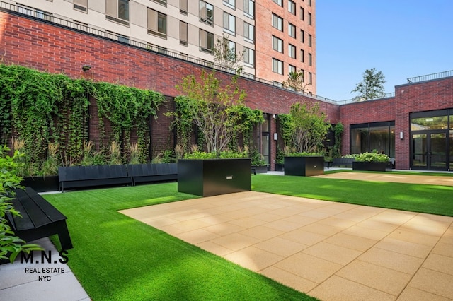 22-54 46th St Unit 704, New York City, NY 11105 - view of yard