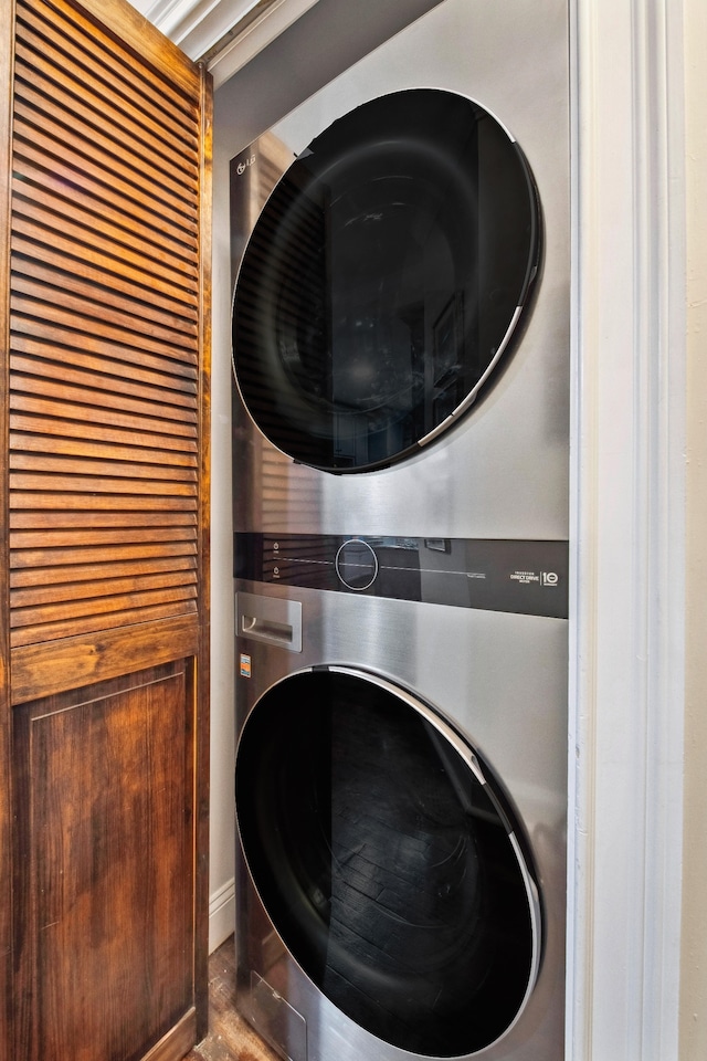 laundry room with laundry area and stacked washer and dryer