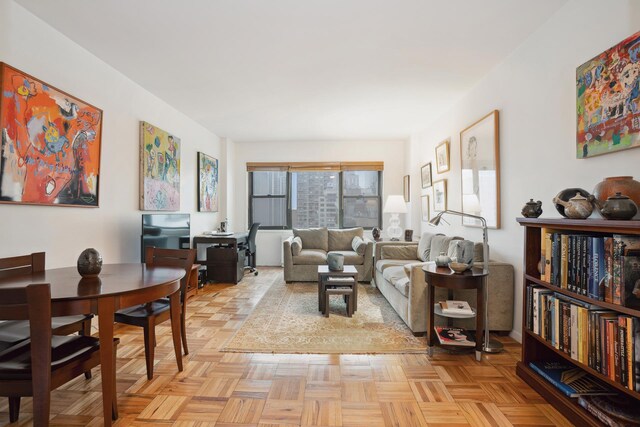 301 E 69th St Unit 15K, New York City, NY 10021 - view of living area