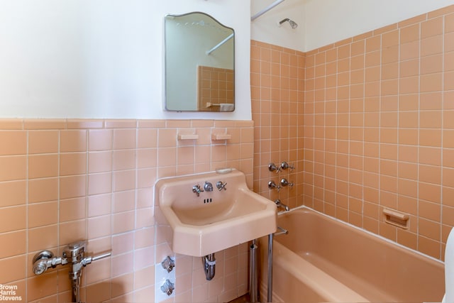 3750 Hudson Manor Ter Unit 6Hw, New York City, NY 10463 - full bath with shower / bath combination, tile walls, and a sink