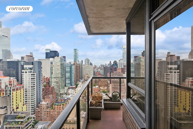 100 United Nations Plz Unit 35E, New York City, NY 10017 - balcony featuring a skyline view