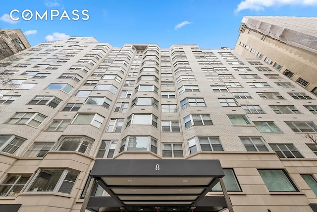 view of apartment building / complex