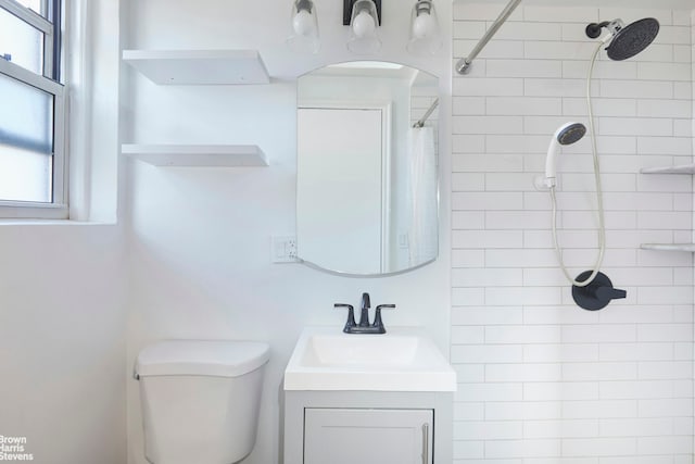 3750 Hudson Manor Ter Unit 6De, New York City, NY 10463 - full bath featuring vanity, plenty of natural light, a tile shower, and toilet