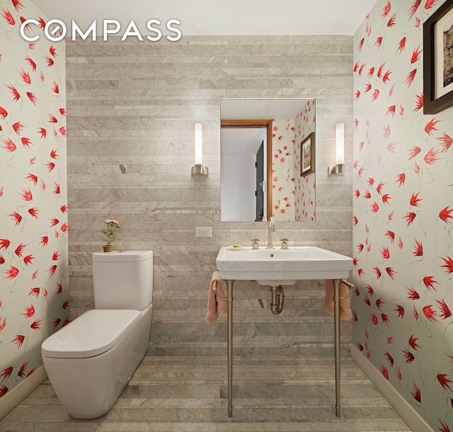 90 Furman St Unit N510, New York City, NY 11201 - bathroom featuring toilet and baseboards