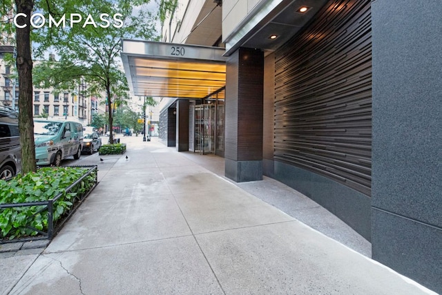 250 E 53rd St Unit 2502, New York City, NY 10022 - view of home's community