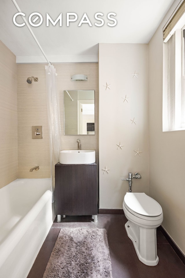 70 Remsen St Unit 4J, New York City, NY 11201 - full bath featuring shower / bathtub combination with curtain and vanity