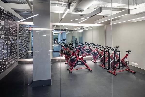 workout area featuring baseboards