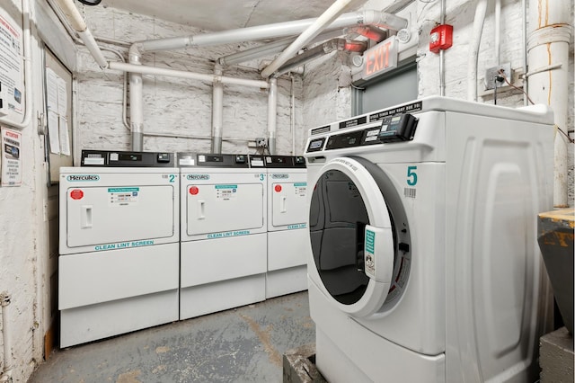 common laundry area featuring washing machine and clothes dryer