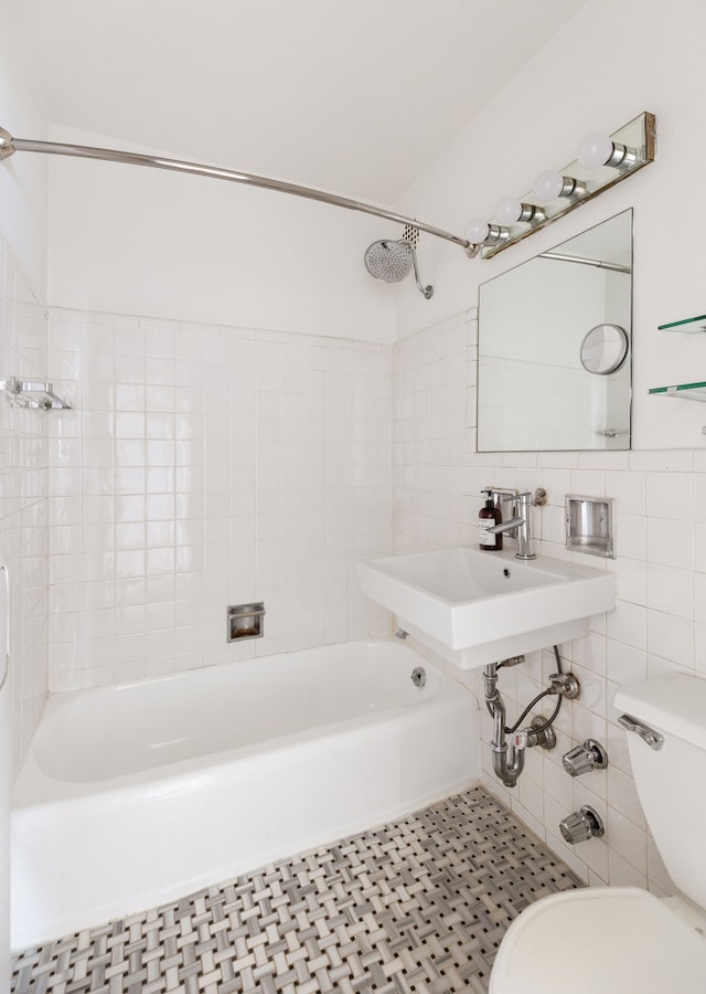 140 7th Ave Unit 4L, New York City, NY 10011 - bathroom featuring shower / bathtub combination and tile walls