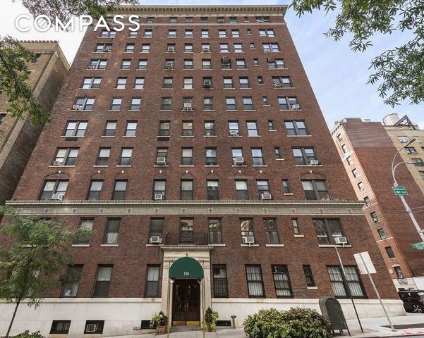 view of apartment building / complex