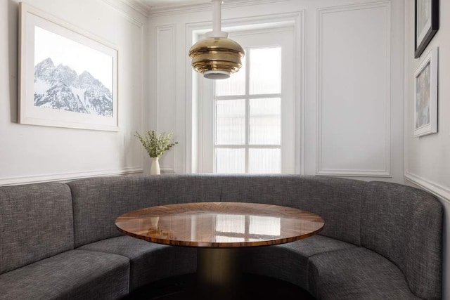 241 E 48th St, New York City, NY 10017 - interior space with breakfast area