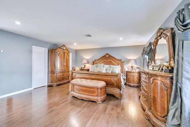 bedroom with light wood-type flooring, baseboards, visible vents, and recessed lighting