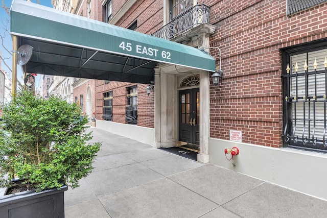 45 E 62nd St Unit 2B, New York City, NY 10065 - property entrance with brick siding