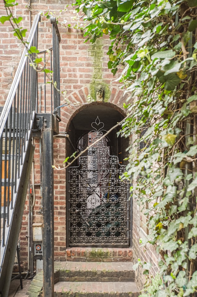 27 Perry St, New York City, NY 10014 - exterior view of brick siding