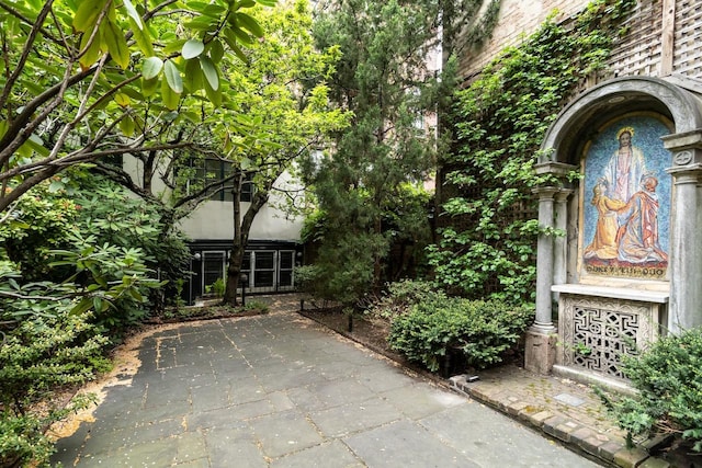 27 Perry St, New York City, NY 10014 - view of patio