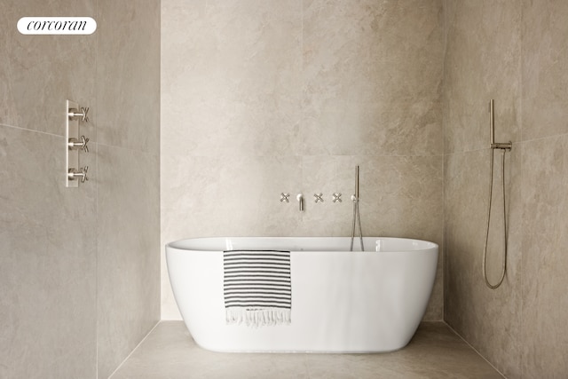 full bathroom featuring a soaking tub