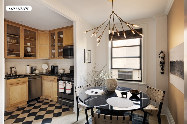 155 E 93rd St Unit 11G, New York City, NY 10128 - dining space featuring cooling unit, a chandelier, crown molding, and light flooring