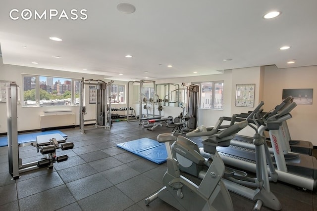 exercise room featuring recessed lighting