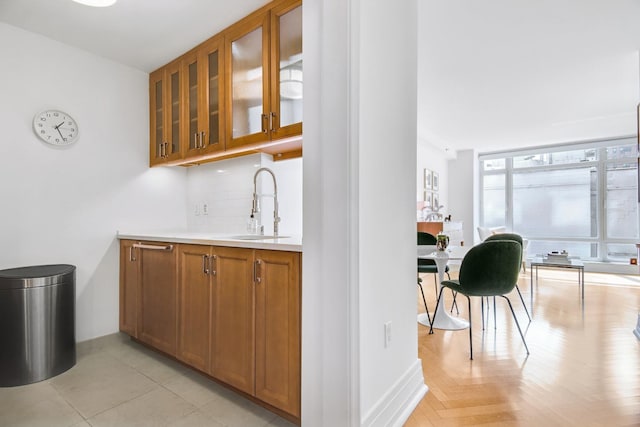 205 E 85th St Unit 7-B, New York City, NY 10028 - indoor wet bar with decorative backsplash