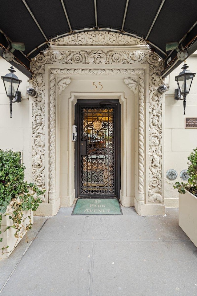 view of property entrance