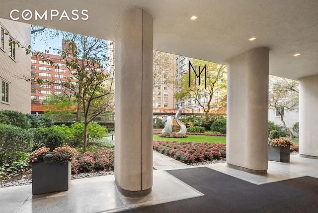 200 E 66th St Unit A407, New York City, NY 10065 - view of patio