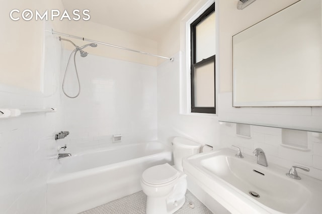 340 Riverside Dr Unit 5D, New York City, NY 10025 - bathroom with toilet, shower / washtub combination, and decorative backsplash