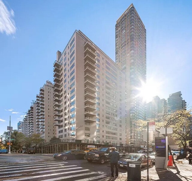 200 E 66th St Unit A301, New York City, NY 10065 - view of property featuring a view of city