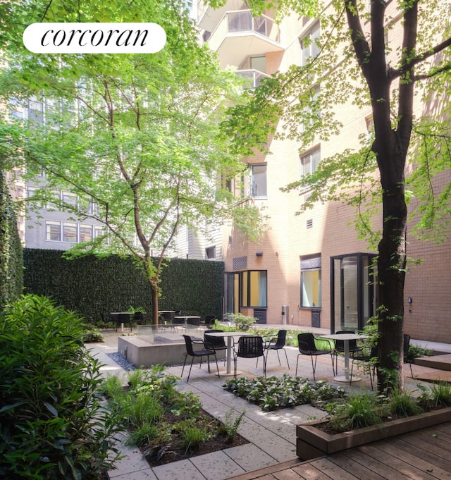 234 E 46th St Unit 404, New York City, NY 10017 - view of property's community with a patio area