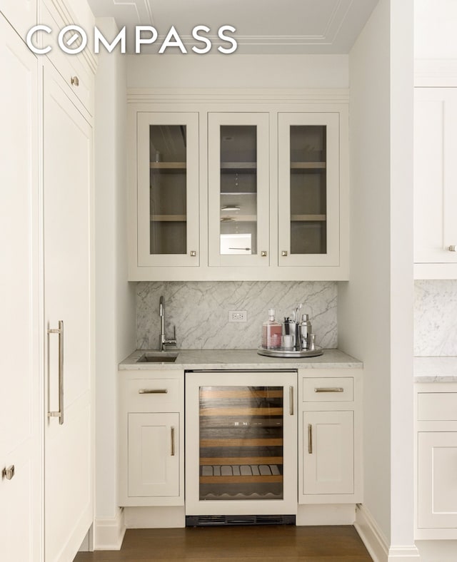 101 W 78th St Unit 3A, New York City, NY 10024 - indoor wet bar with wine cooler, backsplash, dark wood-type flooring, and baseboards