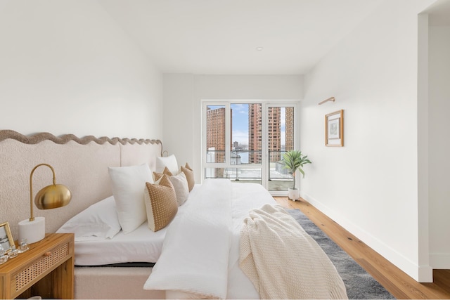 427 E 90th St Unit Ph10, New York City, NY 10128 - bedroom with light wood-style floors and baseboards