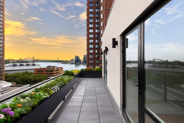 427 E 90th St Unit Ph10, New York City, NY 10128 - balcony featuring a water view and a city view