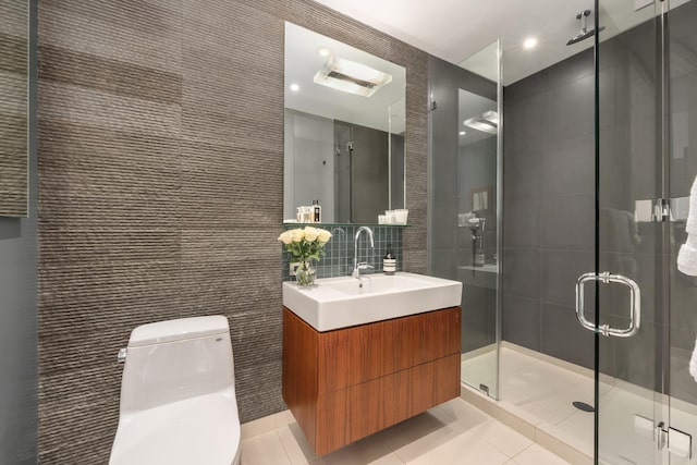 165 Hudson St Pha, Pha, New York City, NY 10013 - full bathroom with tile walls, vanity, tile patterned floors, toilet, and a shower stall