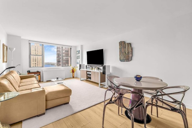 444 E 86th St Unit 21J, New York City, NY 10028 - dining space featuring a chandelier, light wood finished floors, baseboards, and visible vents