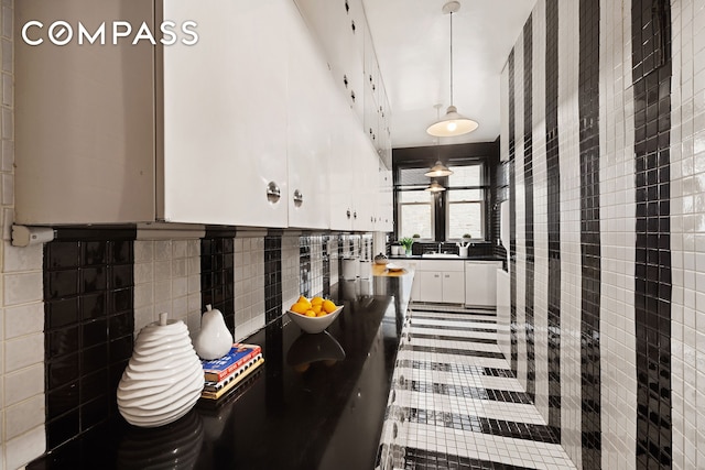 31 E 72nd St Unit 4B, New York City, NY 10021 - corridor with tile walls
