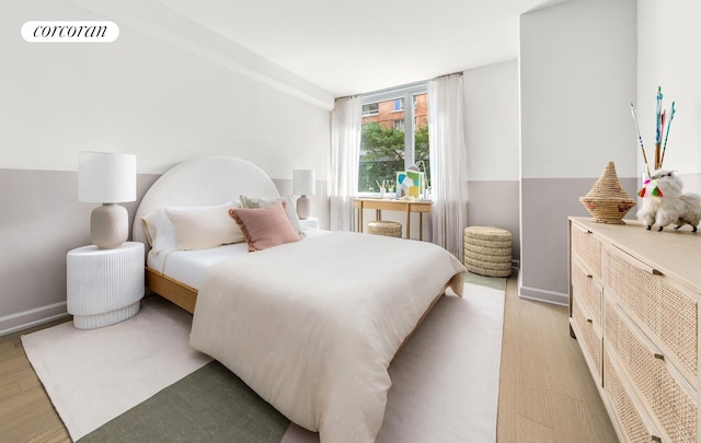 20 River Ter Unit 9M, New York City, NY 10282 - bedroom featuring light wood-style flooring, baseboards, and visible vents