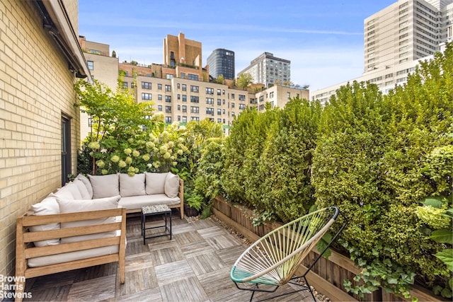 balcony featuring an outdoor hangout area and a view of city