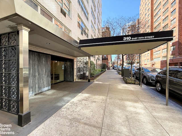 310 E 70th St Unit 4Lm, New York City, NY 10021 - view of property's community featuring a garage