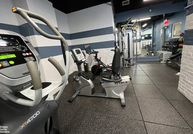 workout area featuring visible vents