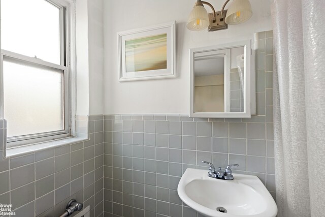 800 Grand Concourse Unit 3Ln, New York City, NY 10451 - full bathroom with a sink and tile walls