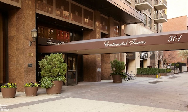 301 E 79th St Unit 21P, New York City, NY 10075 - community lobby with a high ceiling