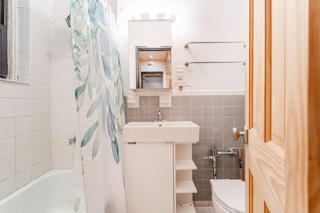 full bathroom featuring shower / tub combo with curtain, tile walls, and toilet