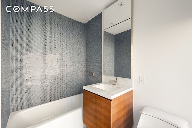400 W 12th St Unit 4J, New York City, NY 10014 - bathroom with a tub to relax in and vanity