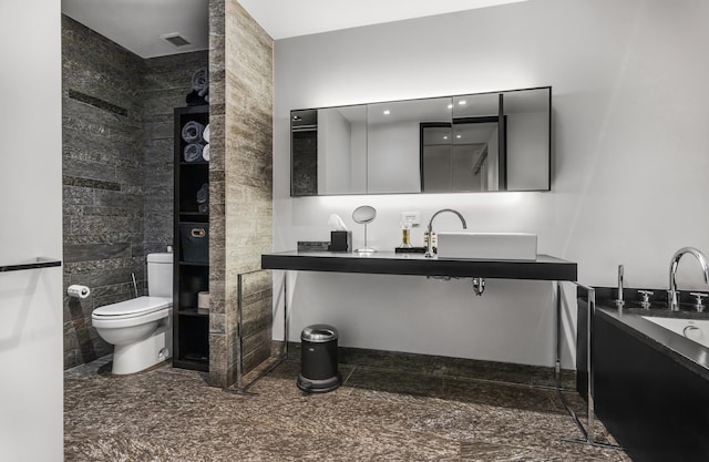 20 Pine St Unit 516, New York City, NY 10005 - full bath featuring toilet, a tub to relax in, and tile walls