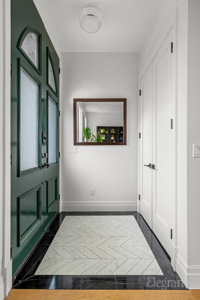 foyer featuring baseboards